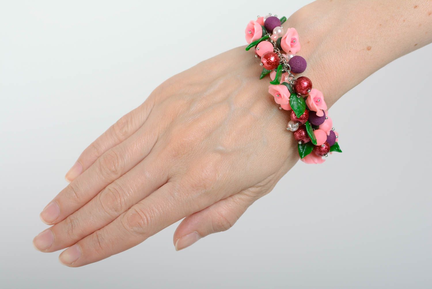 Gentle handmade designer plastic flower bracelet with pearl-like beads photo 5