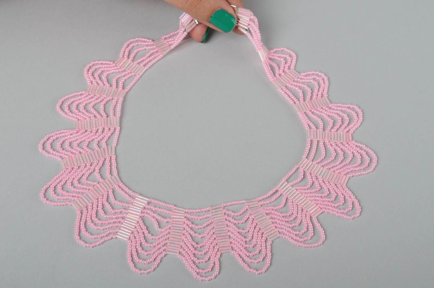 Колье из бисера украшение ручной работы розовое плетеное ожерелье из бисера фото 5