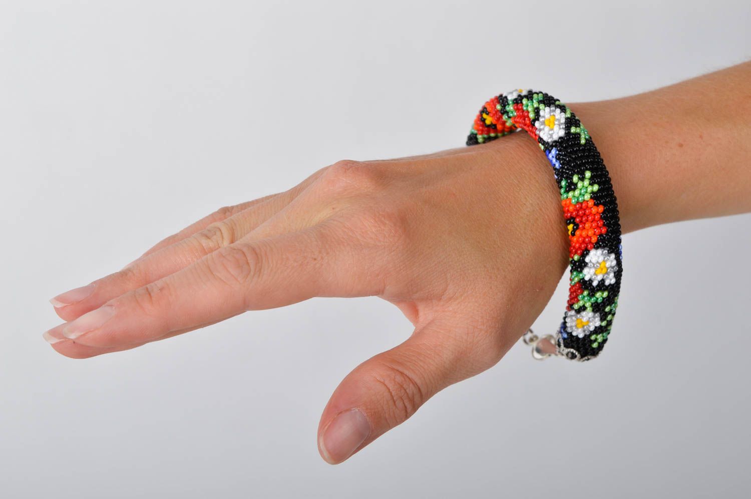 Bright floral beaded cord wrist bracelet with red poppies  photo 2