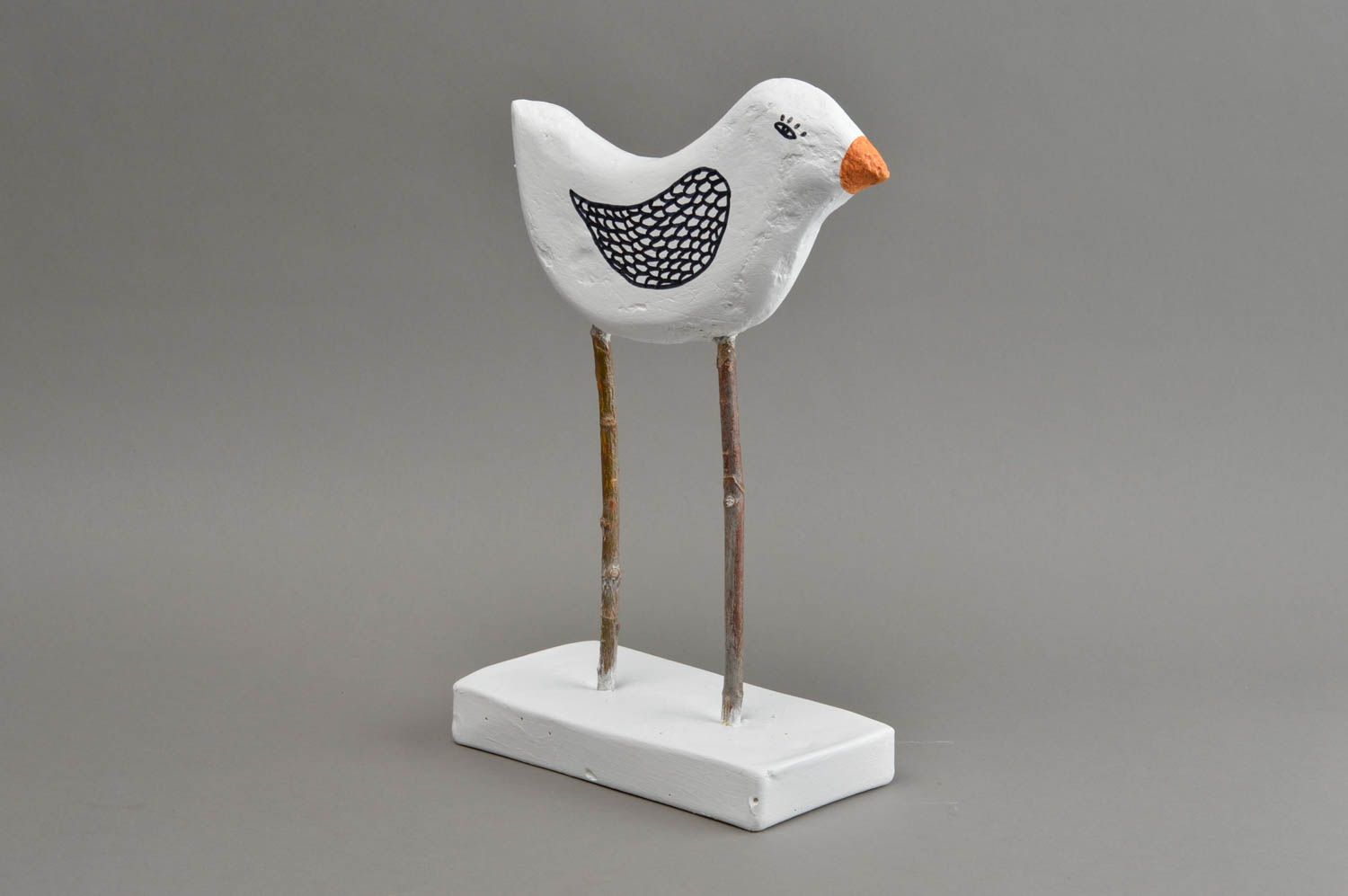 Kleine schöne originelle handmade Vogel Figur aus Gips mit Bemalung auf Ständer  foto 4