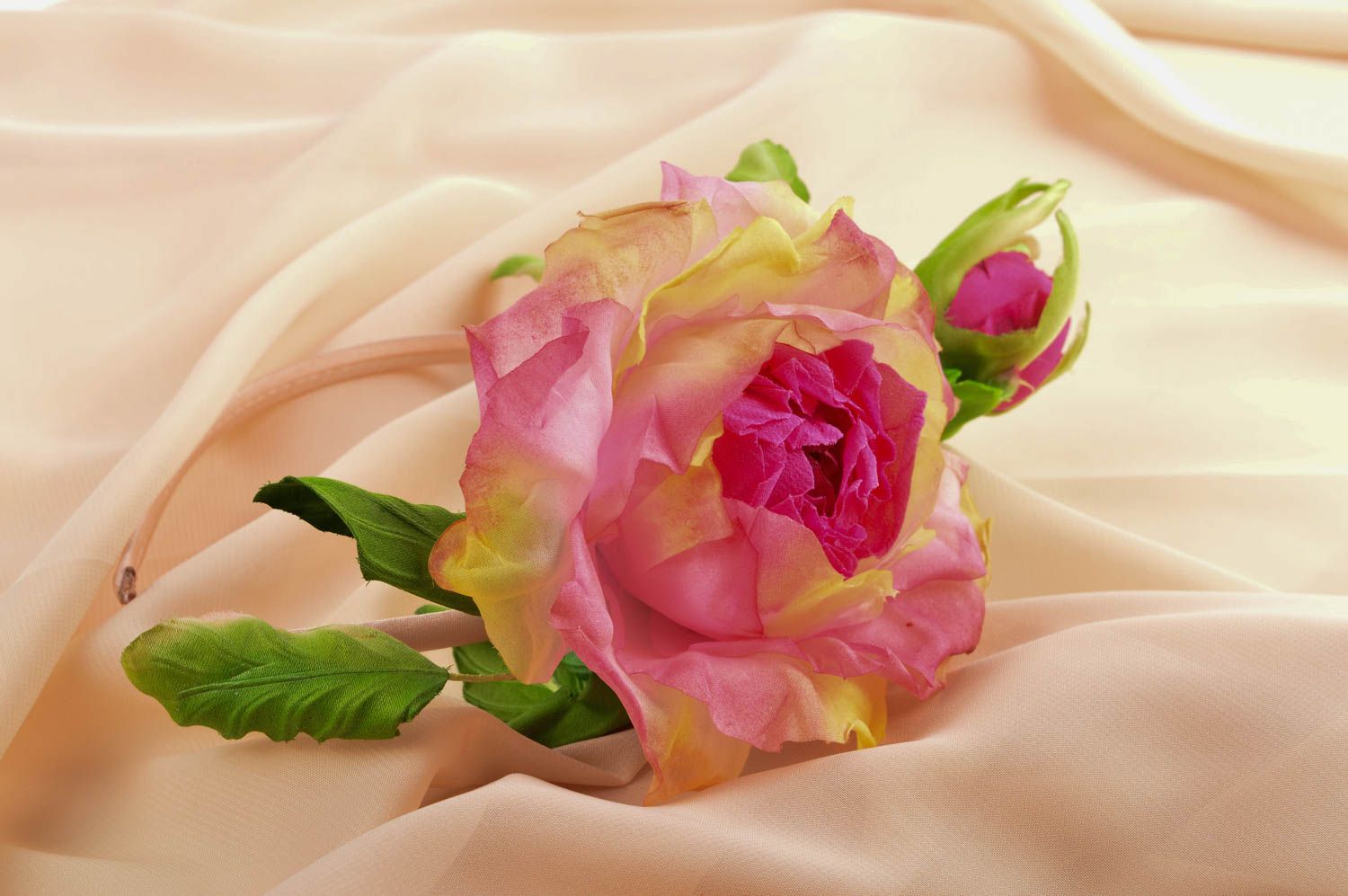 Serre-tête fleurs fait main Accessoire cheveux Cadeau original rose satin photo 5