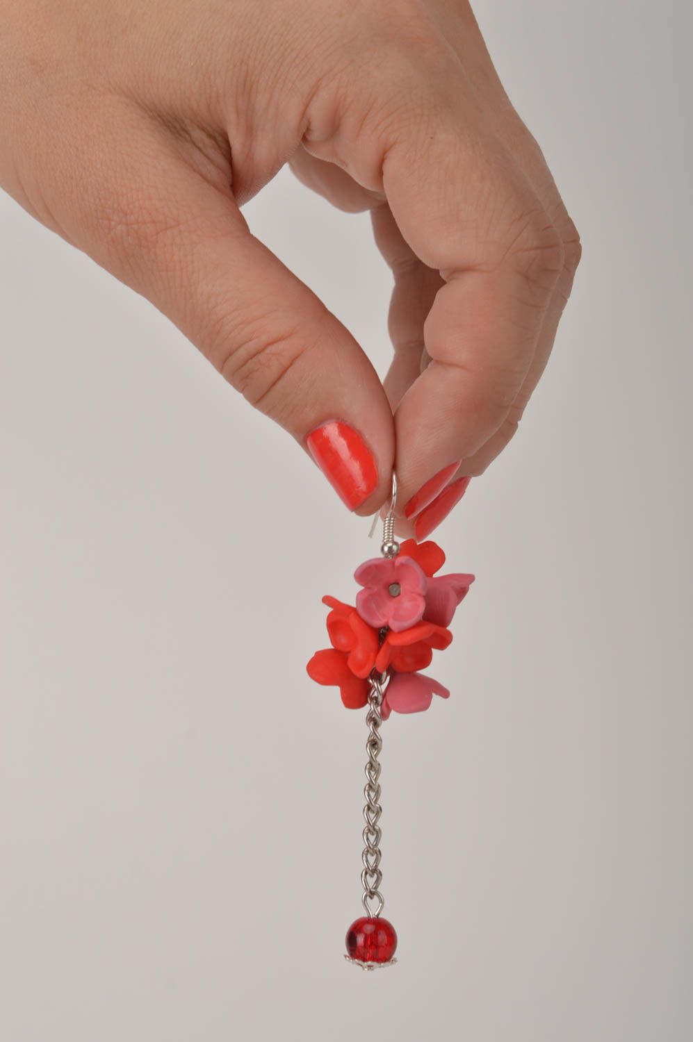 Boucles d'oreilles pendantes Bijou fait main fleurs rouges Cadeau pour femme photo 2