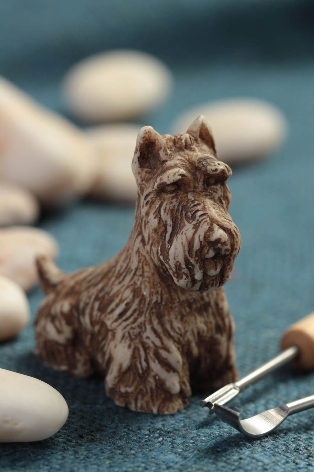 Миниатюрная фигурка собаки из полимерной смолы Ризеншнауцер ручная работа фото 1