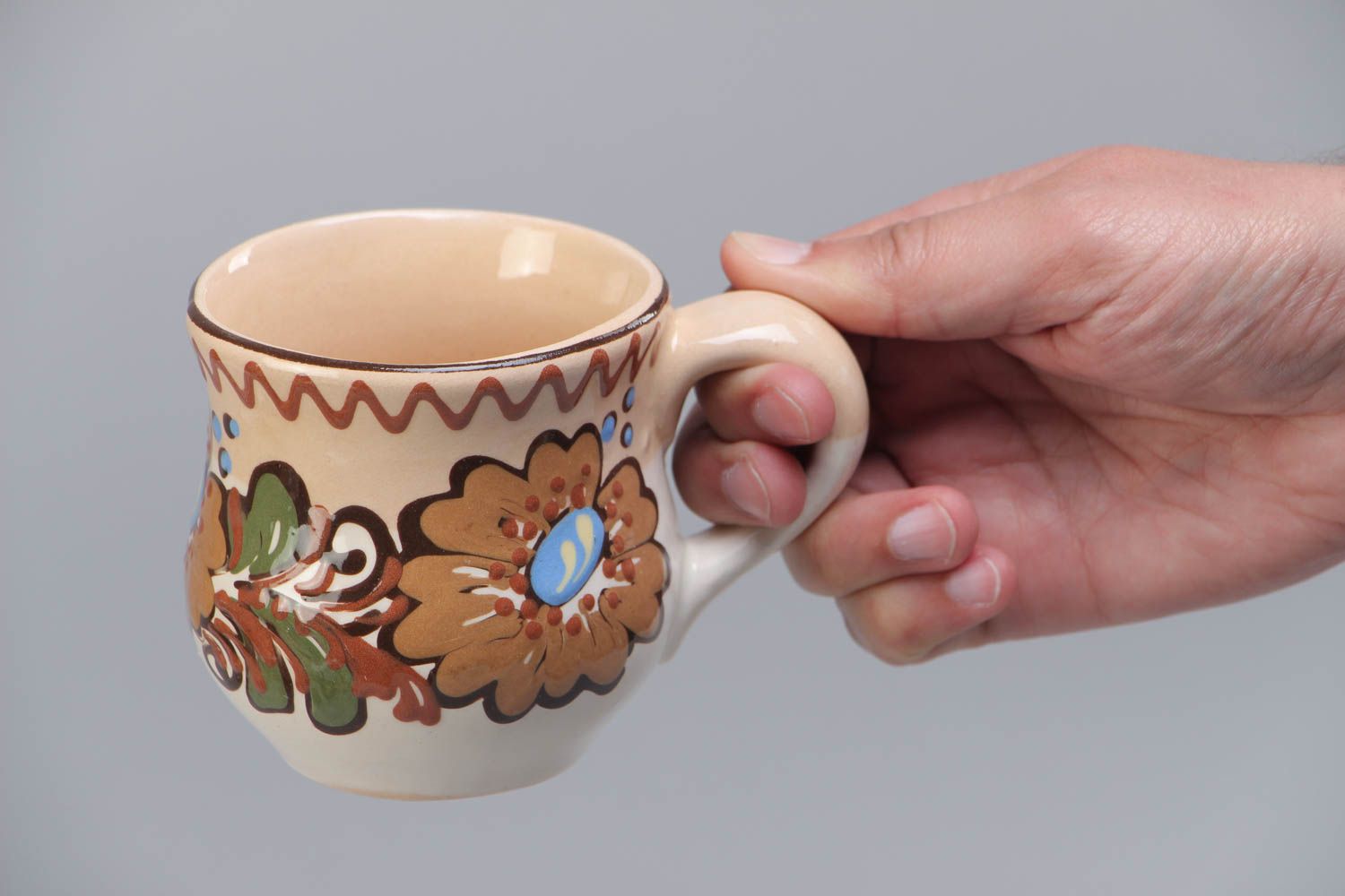 Schöne bemalte mit Glasur handgemachte Ton Tasse mit Ornament 180 ml für heiße Getränke foto 5