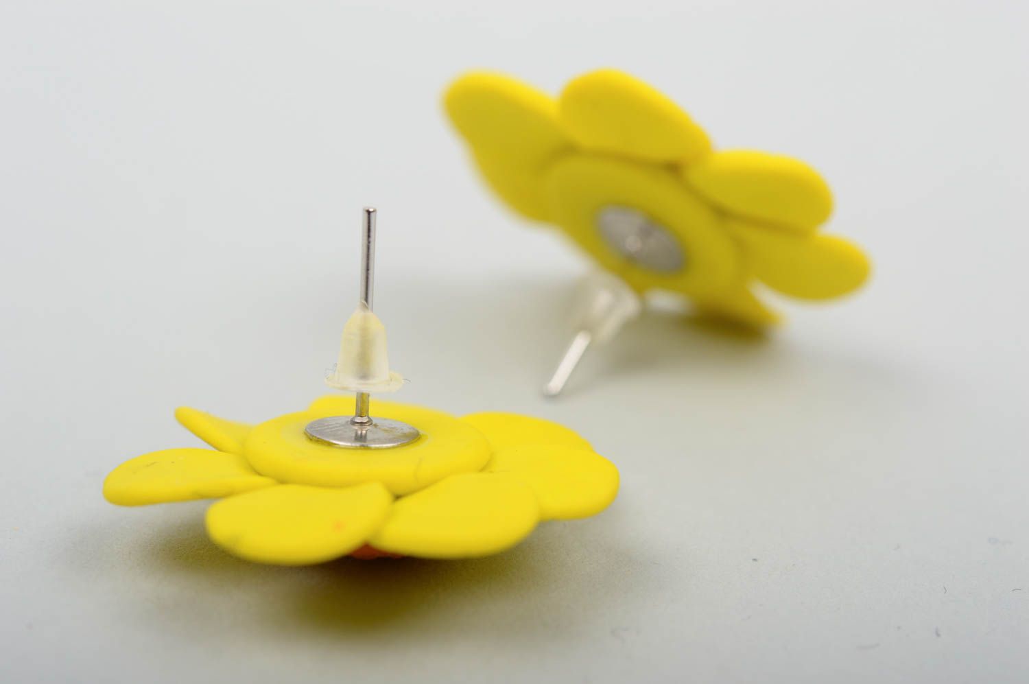 Boucles d'oreilles puces Bijou fait main fleurs jaunes Cadeau pour femme photo 2