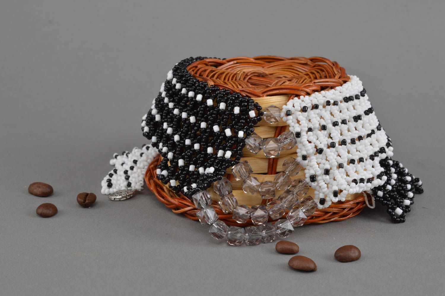Collier en perles de rocaille et perles fantaisie fait main blanc-noir large photo 1