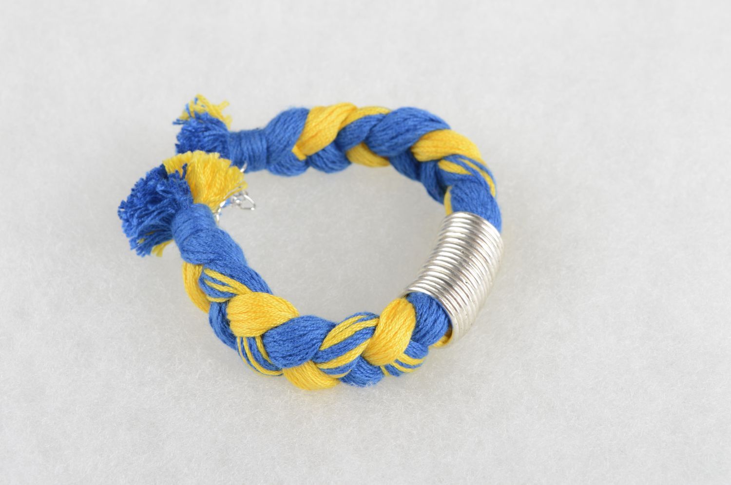 Bracelet textile Bijou fait main jaune bleu anneaux métalliques Accessoire femme photo 5