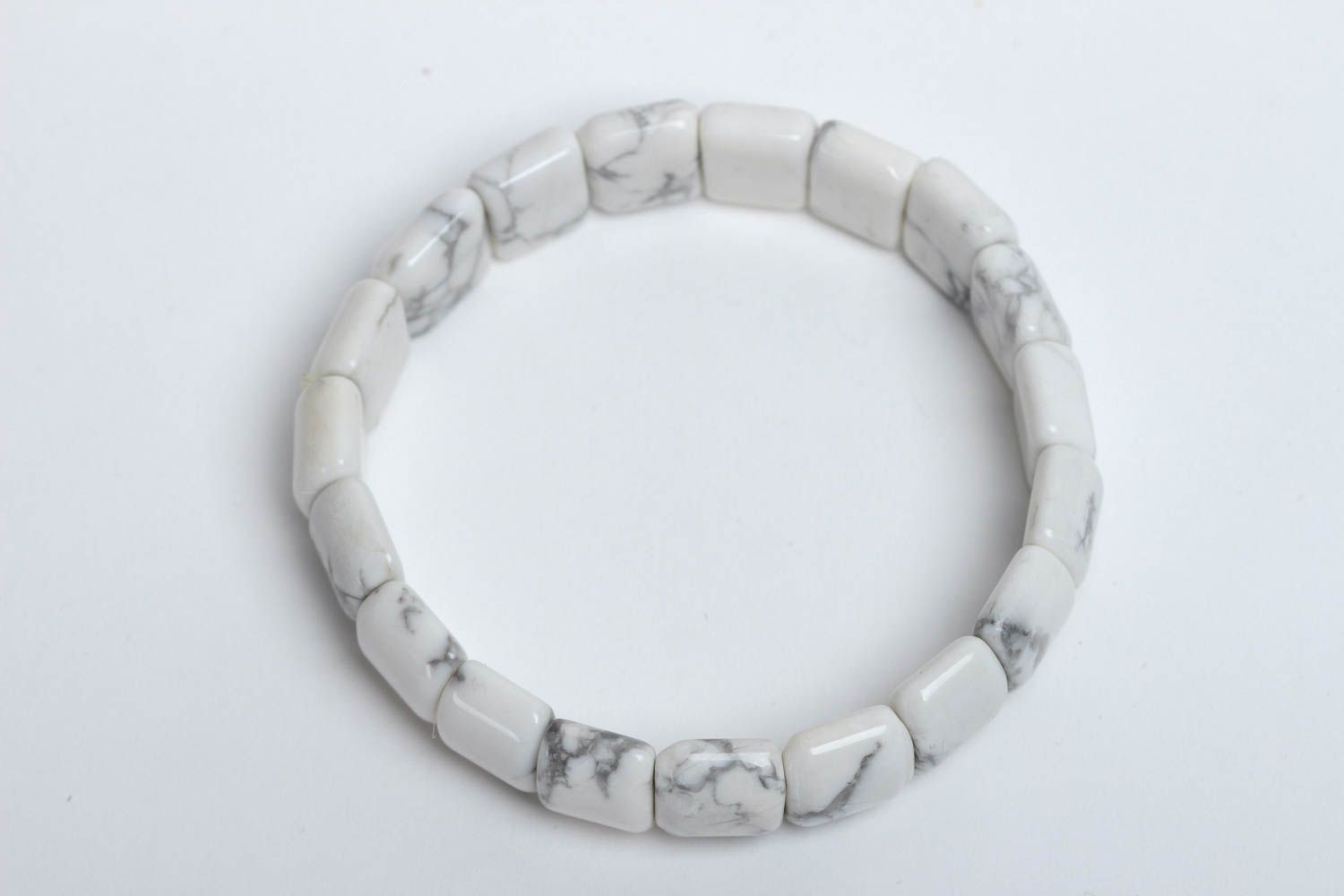 Bracelet pour femme Bijou fait main blanc en pierre cacholong Cadeau femme photo 2