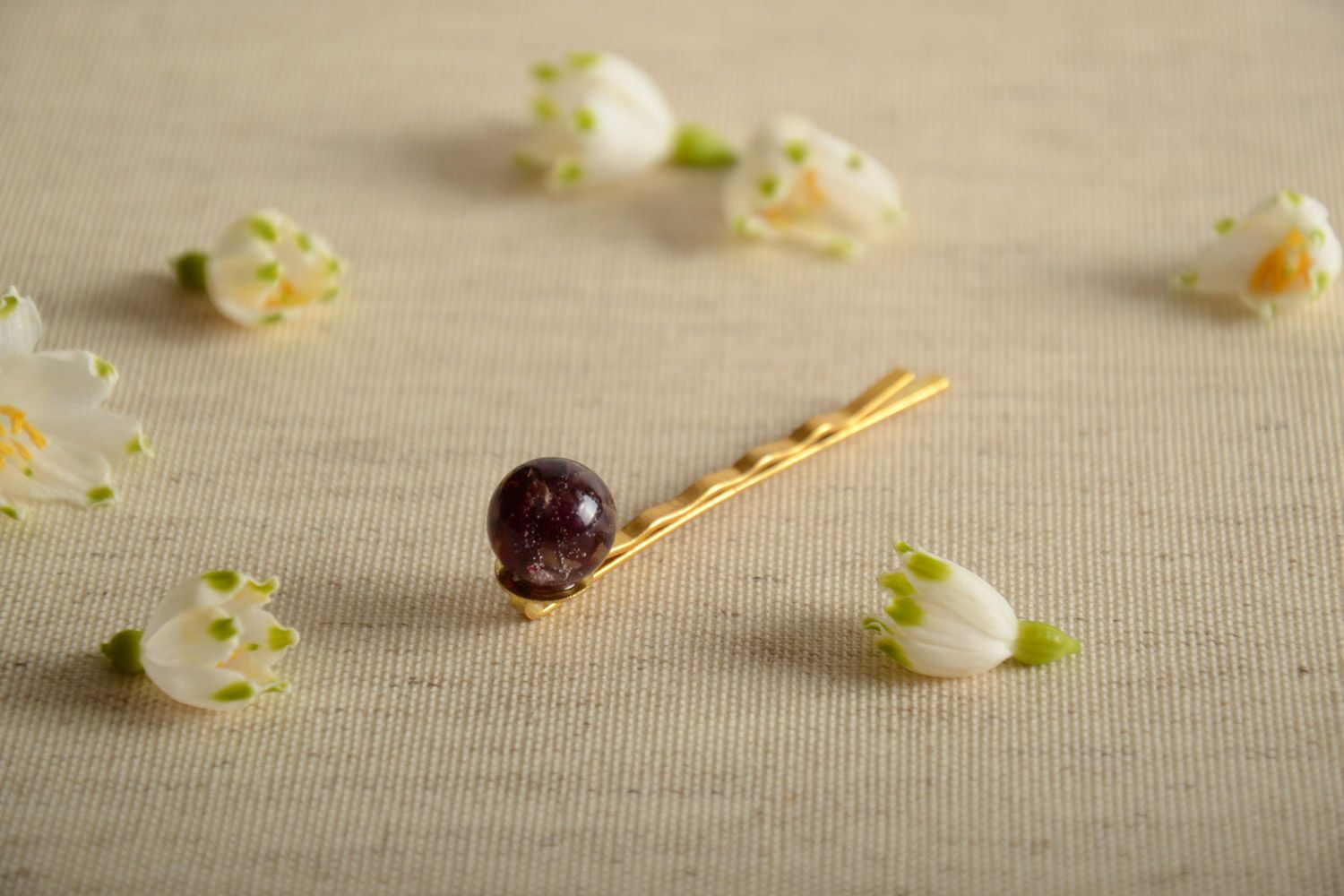 Handmade small bobby pin with real flowers coated with epoxy photo 1