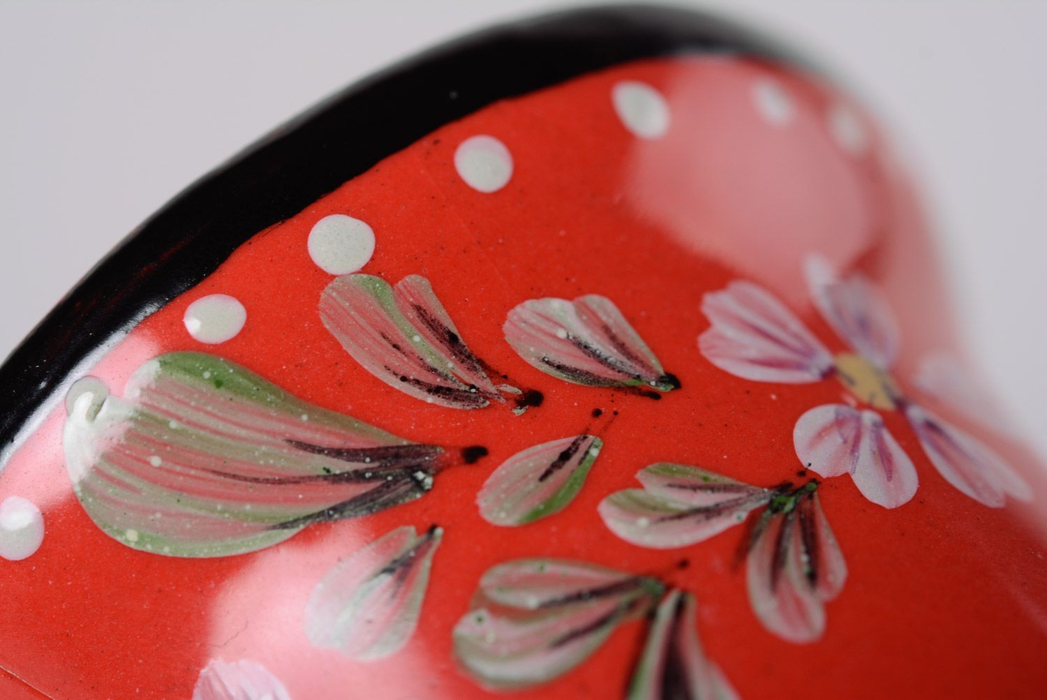 Rotes künstlerisches bemaltes Glöckchen aus Keramik bunt dekorativ Majolika  foto 3