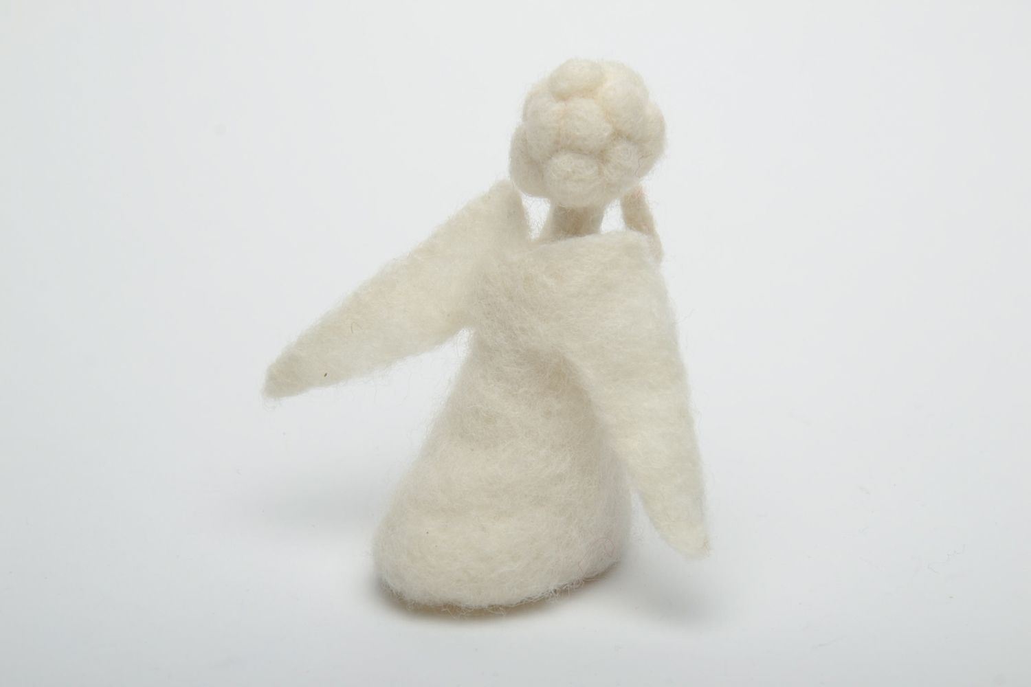 Peluche ange en laine feutrée faite main photo 4