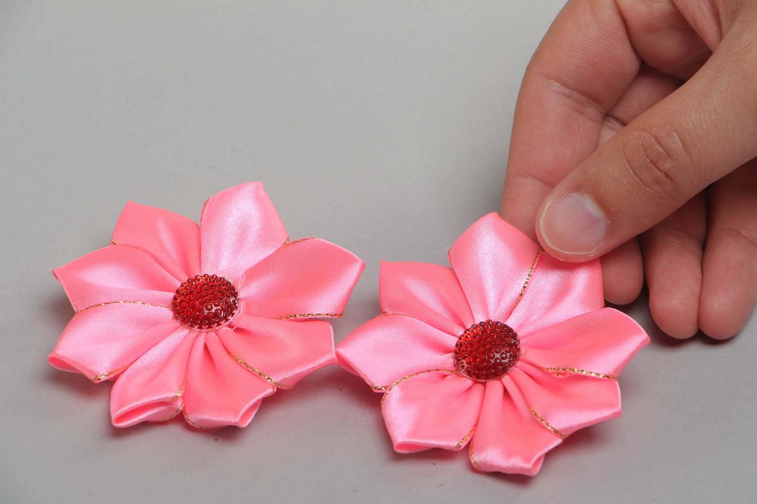 Set of handmade pink and red satin ribbon flower hair clips 2 pieces photo 5