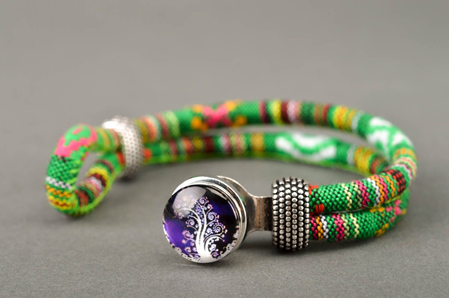 Bracelet tressé en coton Bijou fait main design insolite Cadeau pour femme photo 3