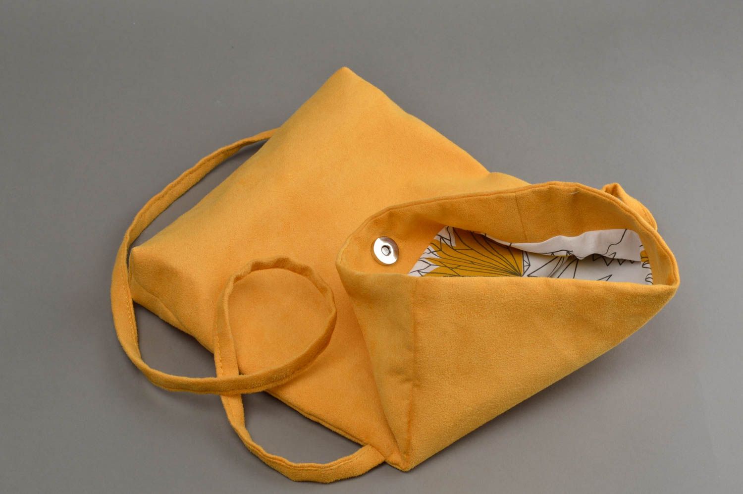 Kleine gelbe handgemachte Schultertasche aus Kunstwildleder und Baumwolle foto 3