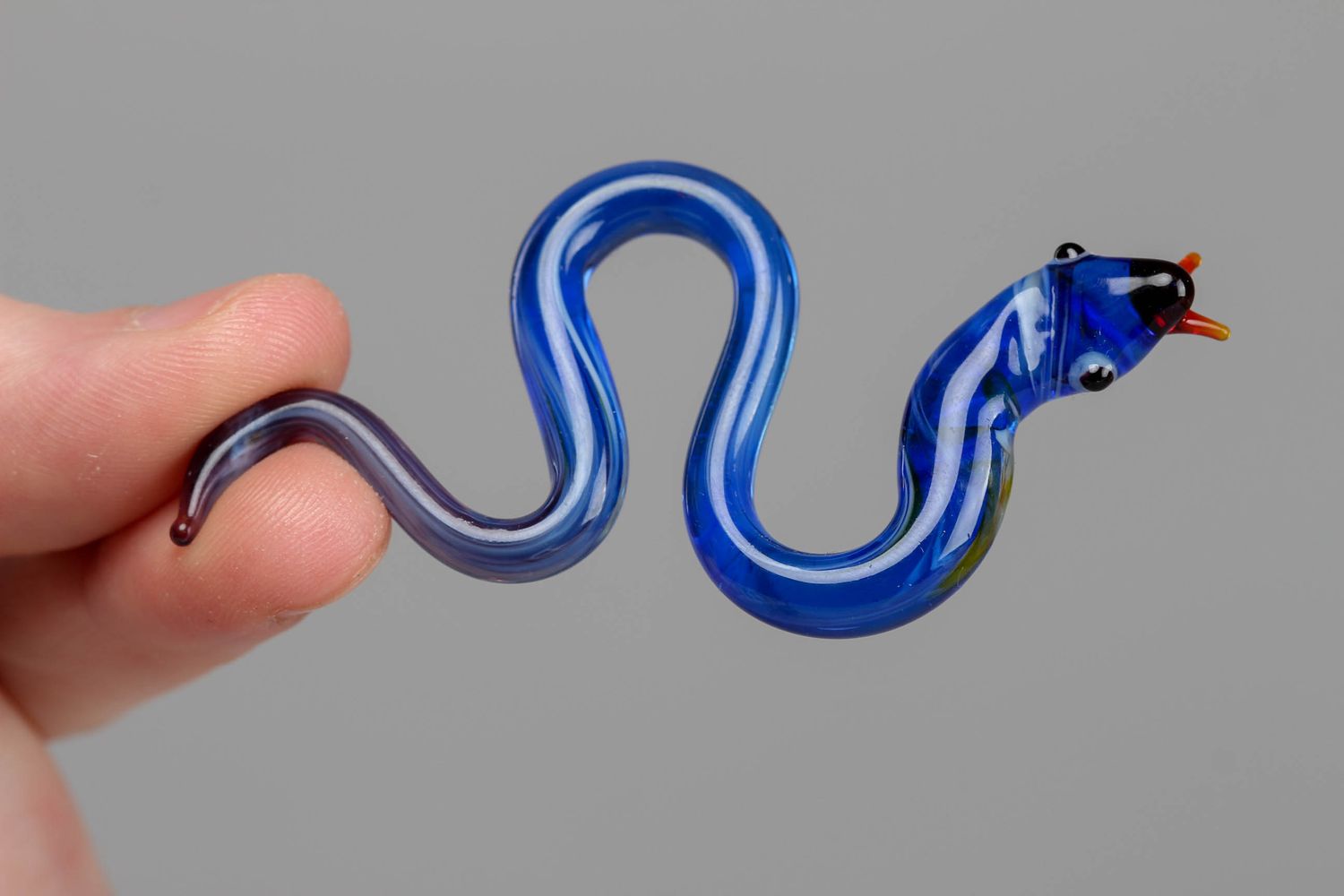 Фигурка из стекла лэмпворк ручной работы Синяя змейка фото 4
