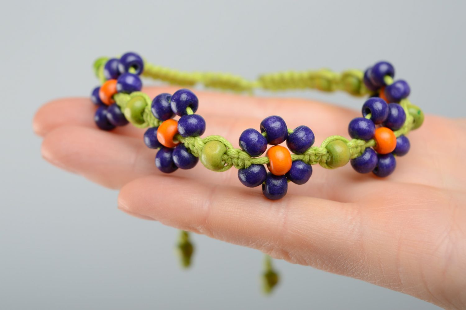 Waxed macrame bracelet with wooden beads photo 3