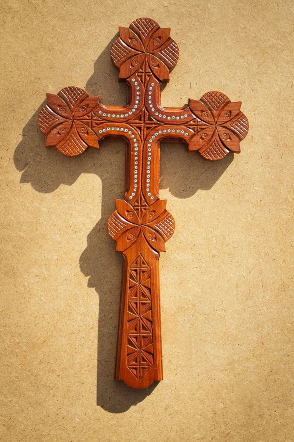 Деревянный настенный крест фото 2