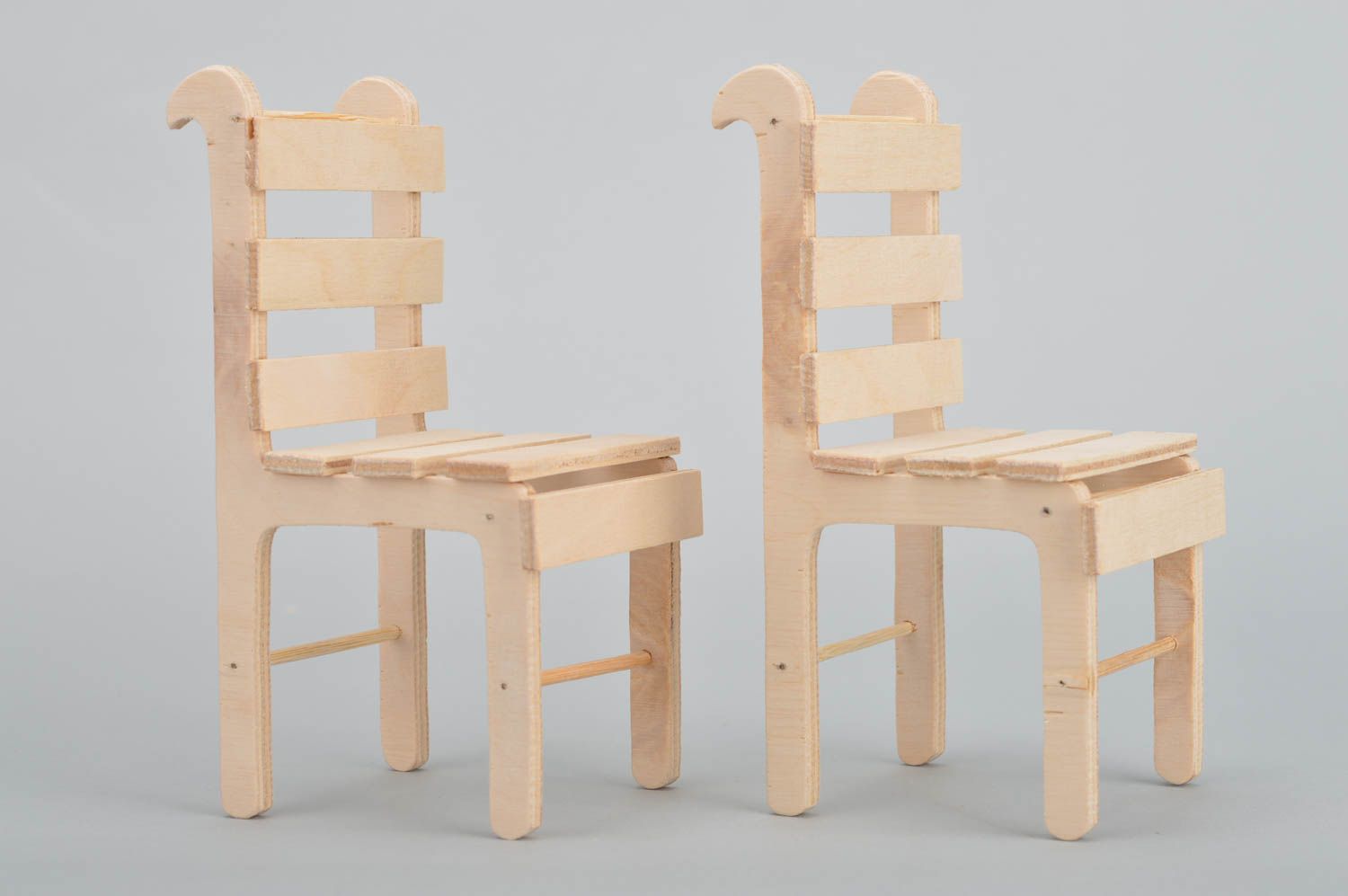 Holz Puppenhausmöbel Set 2 Stück handmade Spielzeug Stühle für Kinder  foto 2