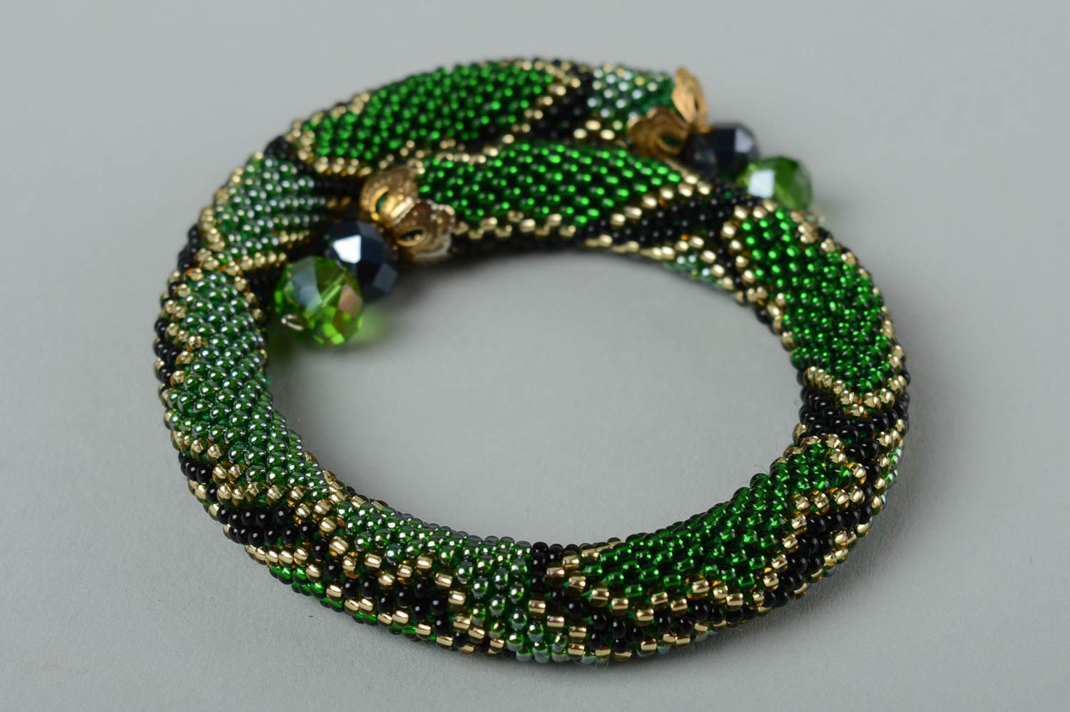 Bracelet spirale Bijou fait main perles de rocaille vert serpent Cadeau femme photo 1
