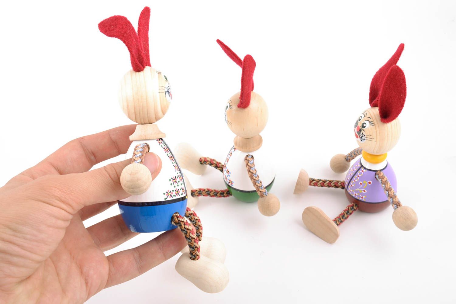 Handmade Öko Holz Spielzeug Set 3 Stück Hasen in Trachten Buchenholz foto 2