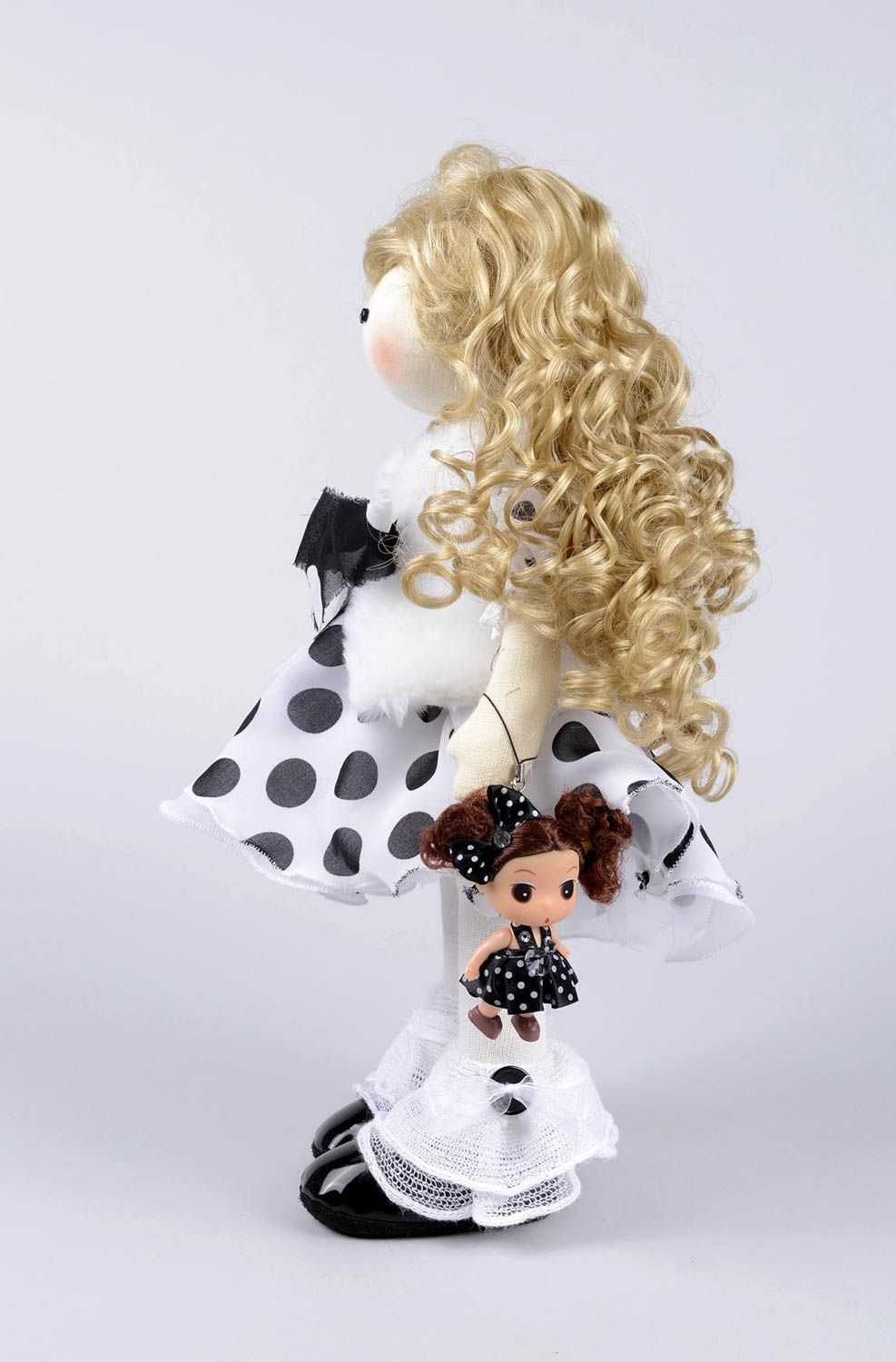 Кукла ручной работы красивая кукла из ткани дизайнерская мягкая кукла с одежкой фото 2