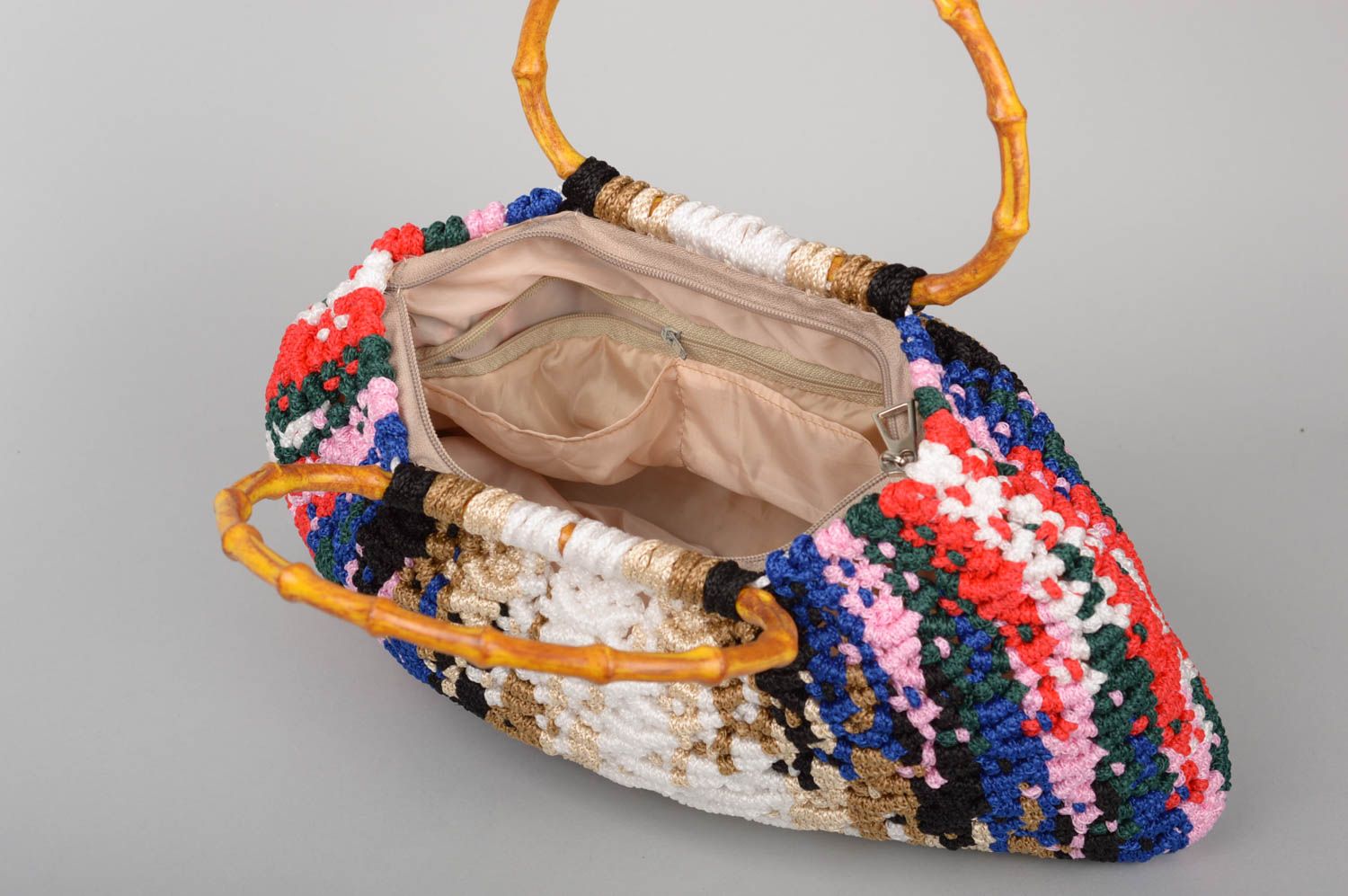 Bolso hecho a mano con asas redondas regalo para mujeres accesorio de moda foto 3