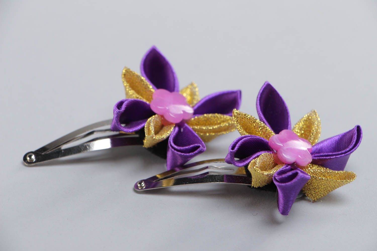 Set of 2 handmade decorative hair clips with violet satin ribbon kanzashi flowers photo 3