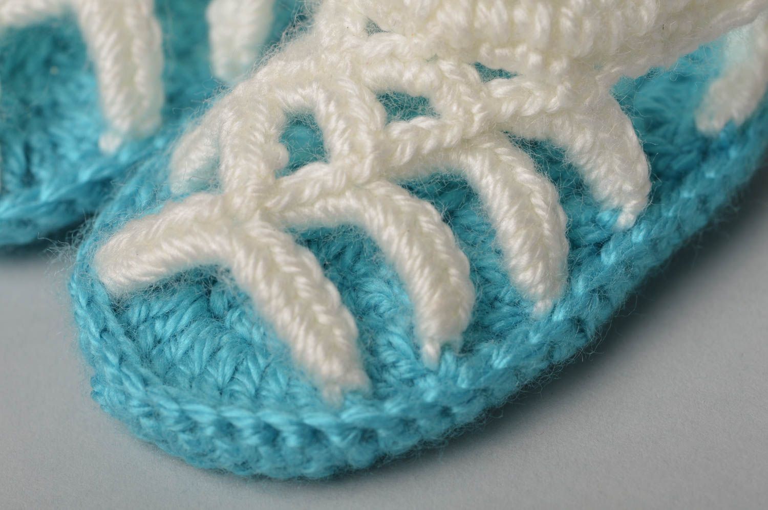 Chaussons bébé faits main Chaussures bébé au crochet bleus Vêtement bébé photo 4