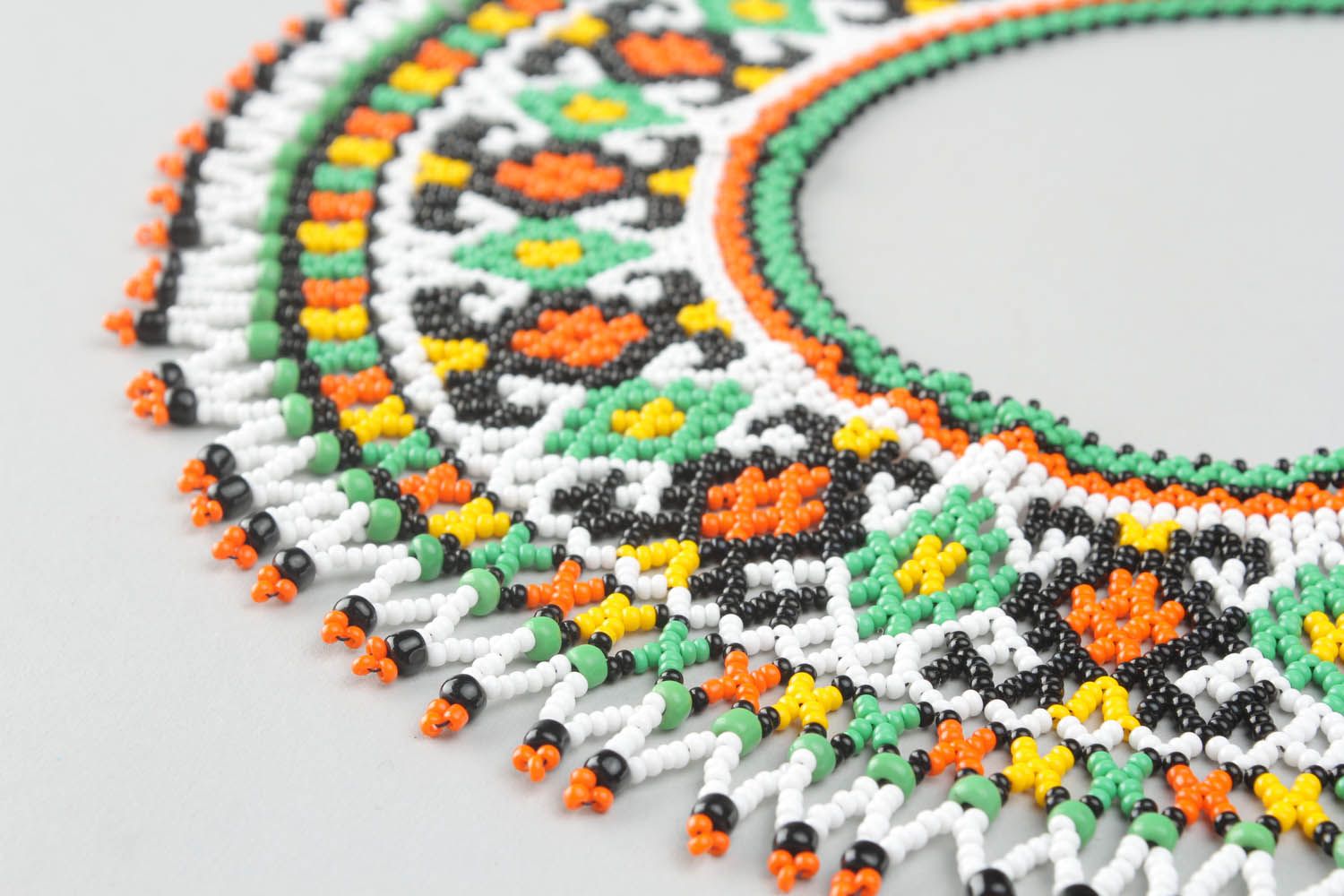Multicolored beaded necklet photo 2