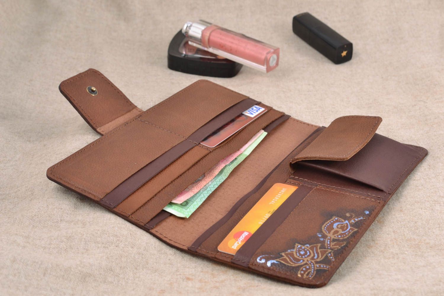 Handgemachte Brieftasche aus Leder für Damen mit Bemalung foto 1