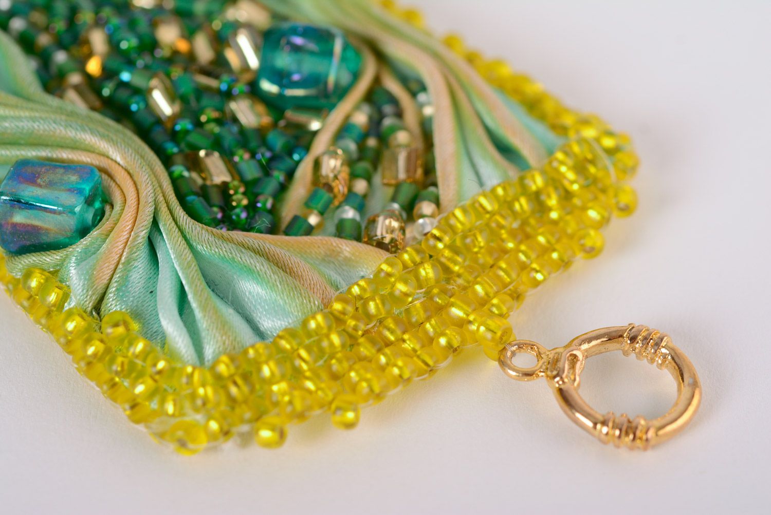 Large bracelet brodé en perles de rocaille vert jaune fait main pour femme photo 4