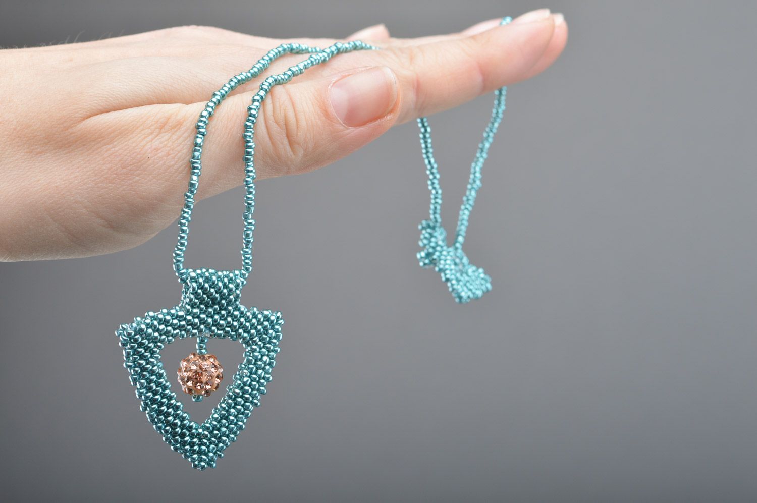Pendentif en perles de rocaille fait main sur cordon bijou original pour femme photo 3