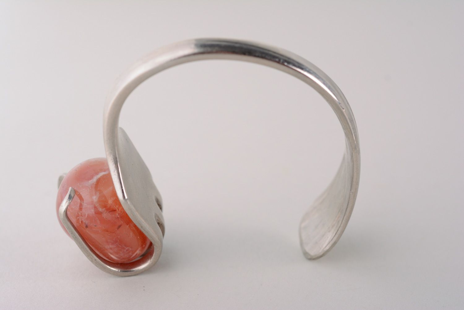 Bracelet en métal fait main design original avec pierre naturelle orange photo 5