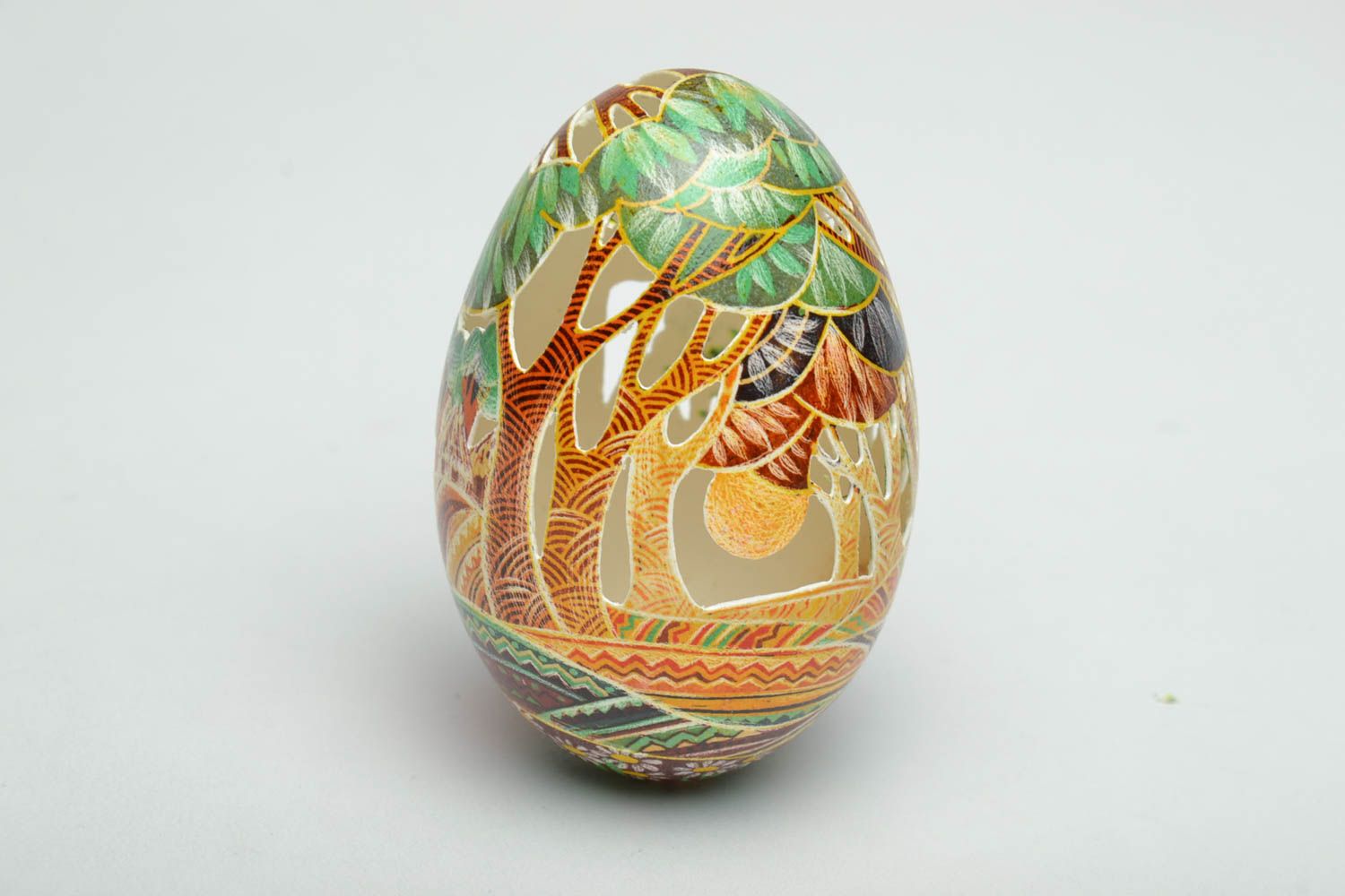 Huevo de Pascua artesanal en técnica de rasguño foto 4