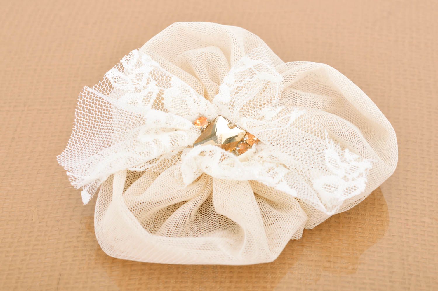 Broche-barrette faite main en tissu et paillettes dentelle accessoire pour femme photo 2