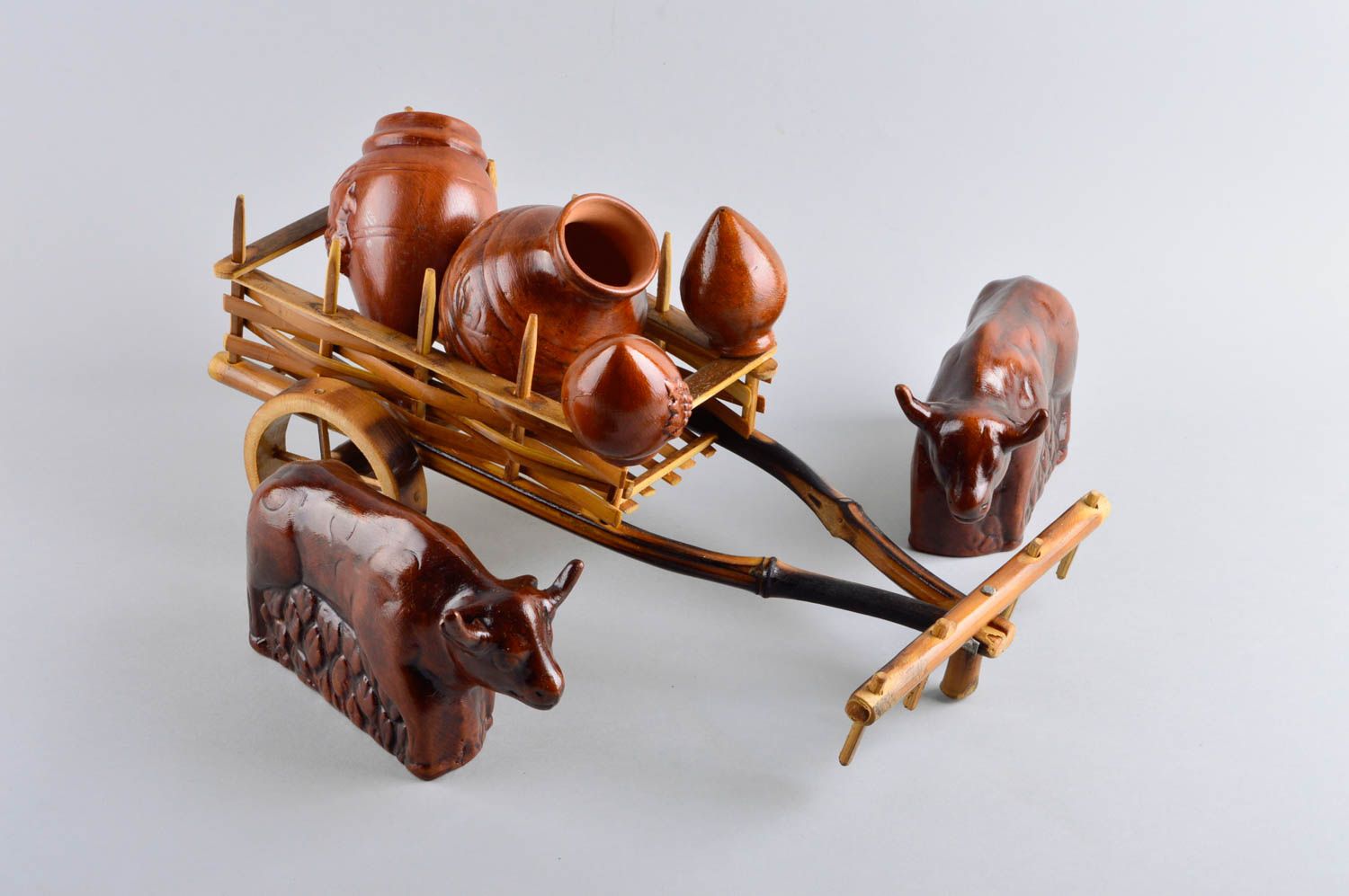 Set of decorative ceramic salt and pepper shakers on bulls' cart 4 lb photo 4