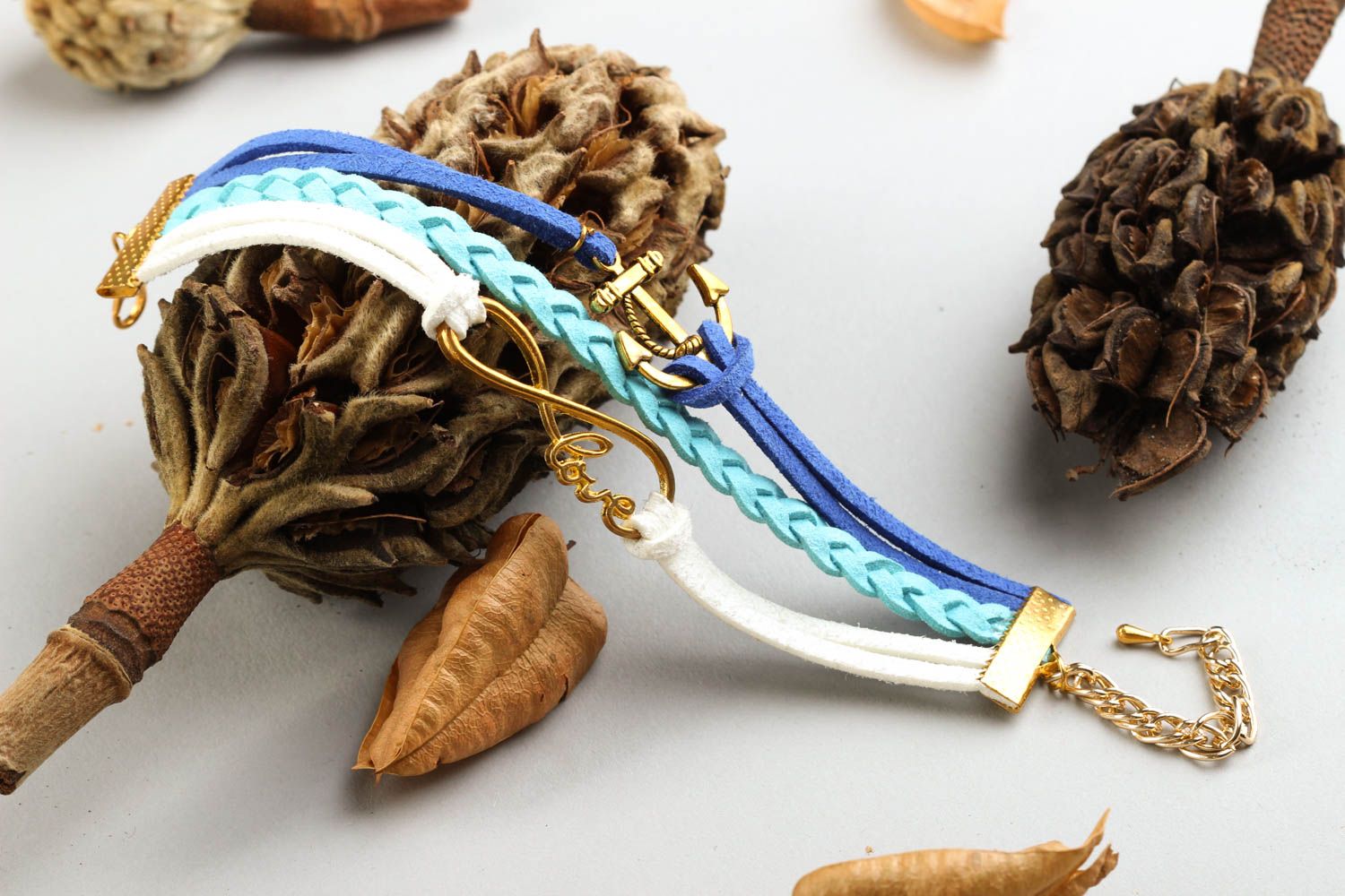 Bracelet cuir daim Bijou fait main multirang design original Cadeau pour femme photo 1