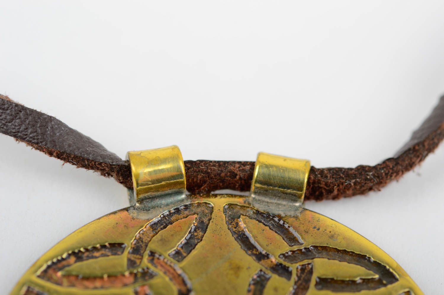 Круглая подвеска на шею хенд мейд металлическая бижутерия украшение из латуни фото 5