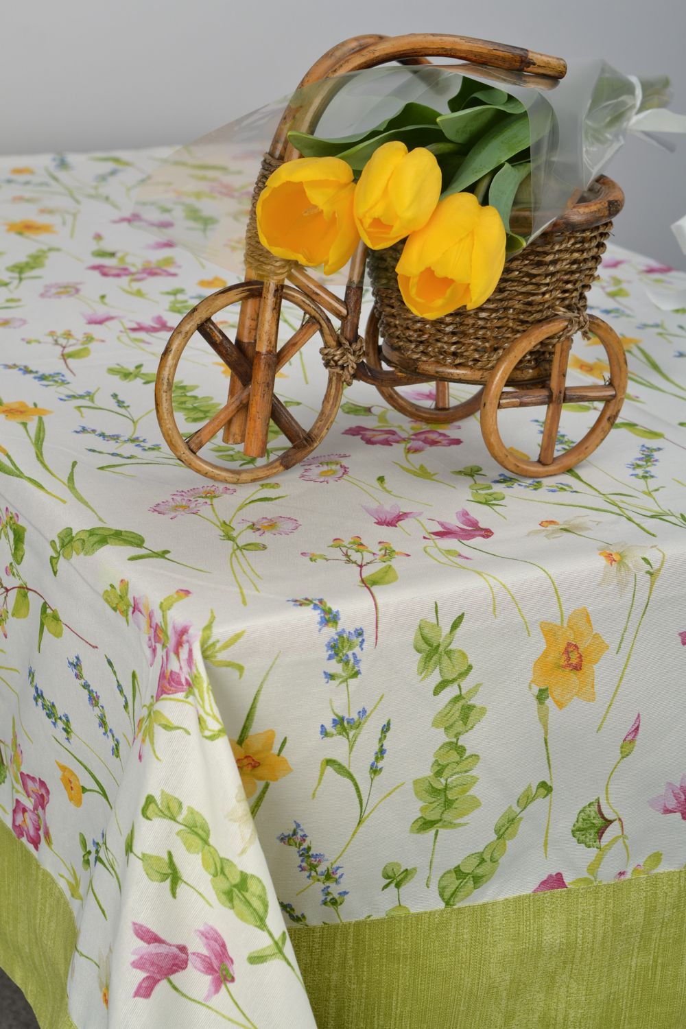 Nappe de table en tissu de coton et polyamide faite main aux tons verts photo 1
