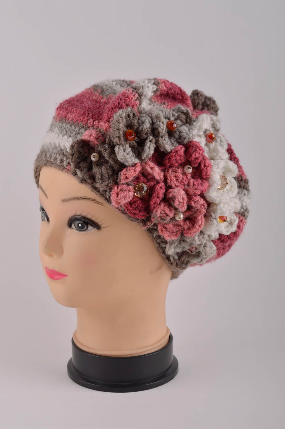 Bonnet tricot fait main Chapeau d'hiver en laine Vêtement pour femme avec fleurs photo 2