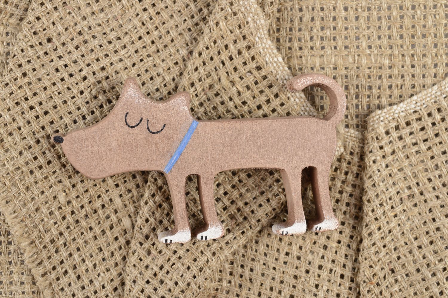 Broche de madera artesanal con forma de perrito adorno para ropa regalo original foto 1