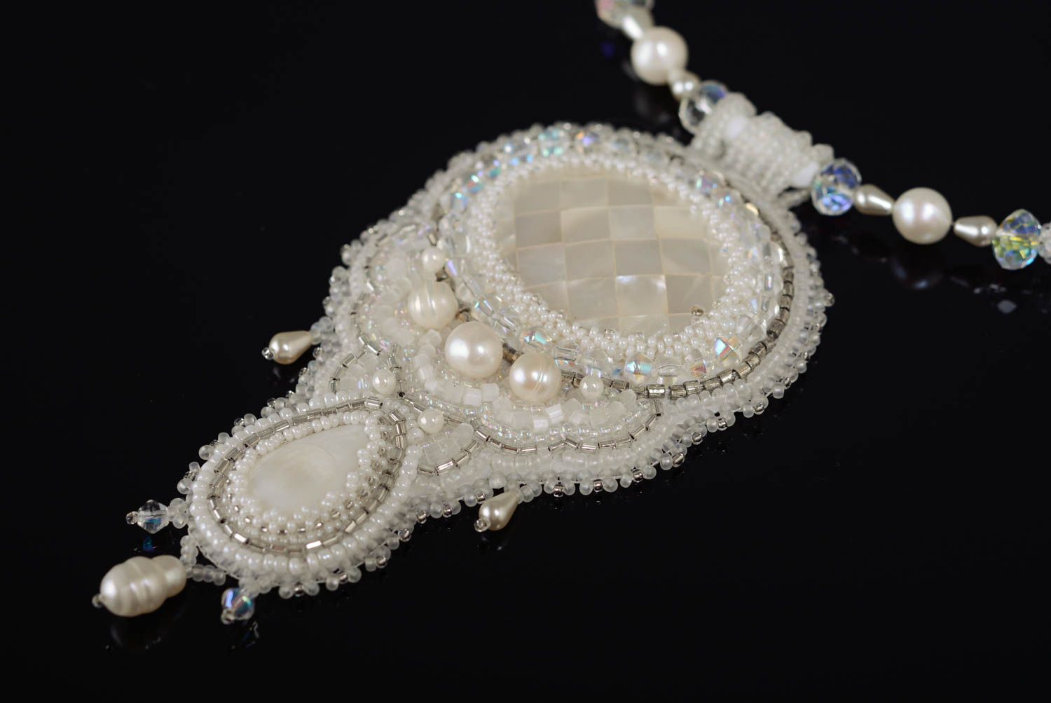 Handmade necklace made of beads and pearls elegant beautiful delicate white jewelry photo 2