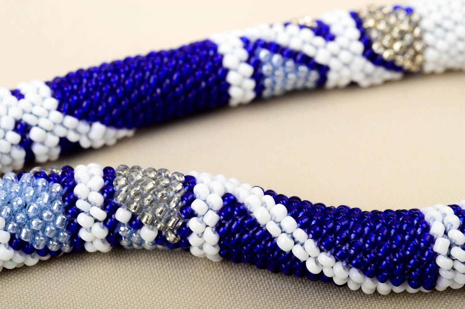Handmade Damen Collier Glasperlen Halskette Designer Schmuck weiß blaue Litze foto 5