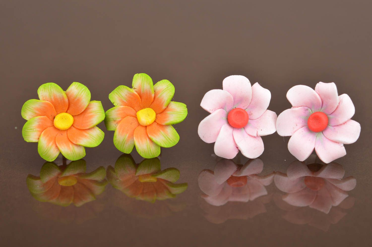 Set of summer stud earrings made of polymer clay 2 pieces in shape of flowers photo 2