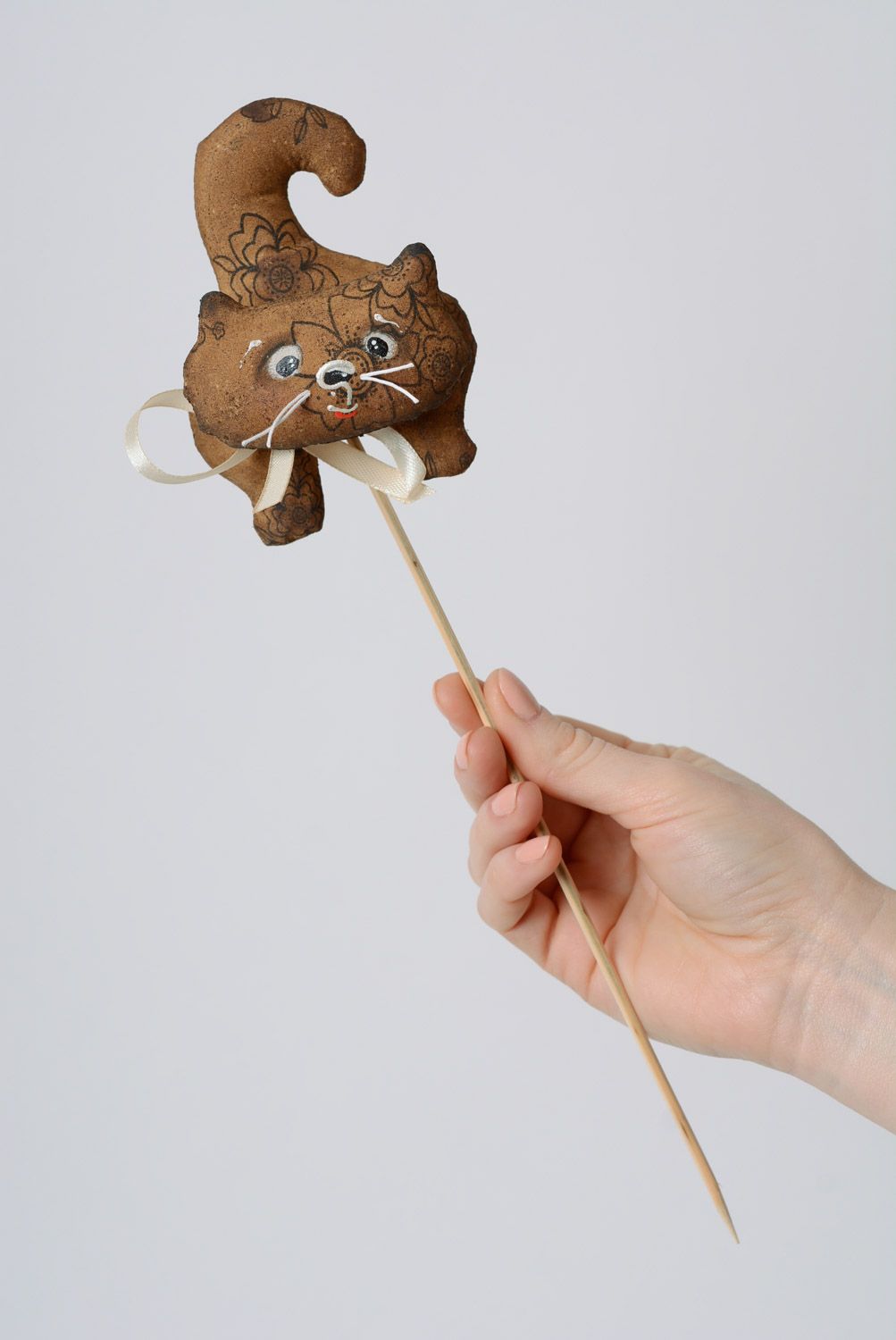 Handmade flowerpot decoration soft toy cat on wooden stick with coffee aroma  photo 1