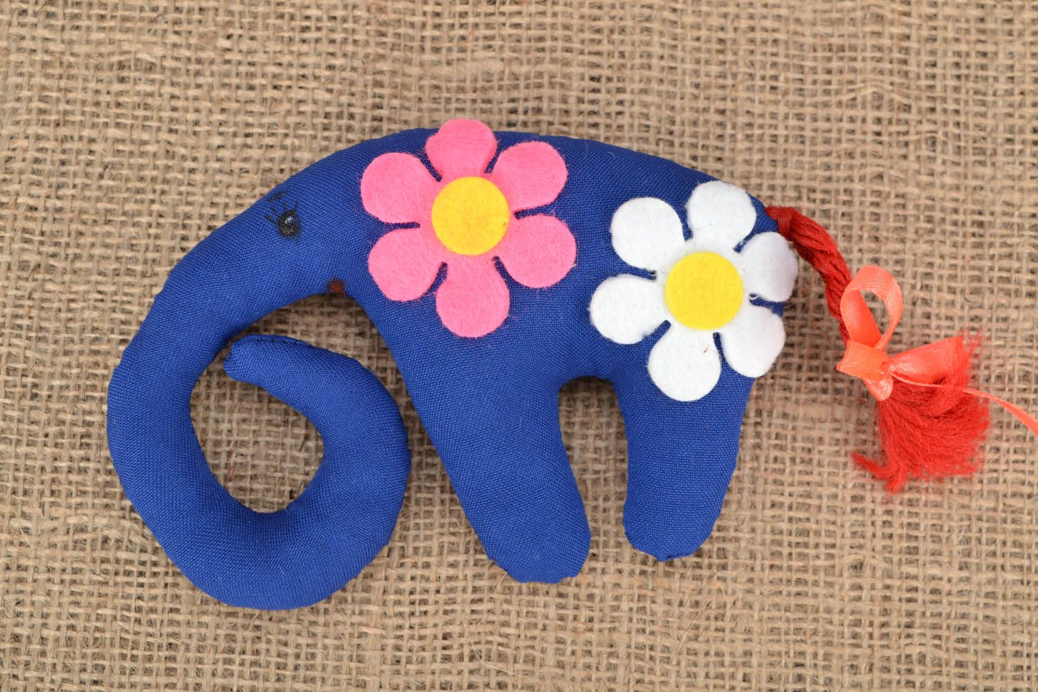 Blaues Kuscheltier aus Baumwolle Blumenelefant foto 1