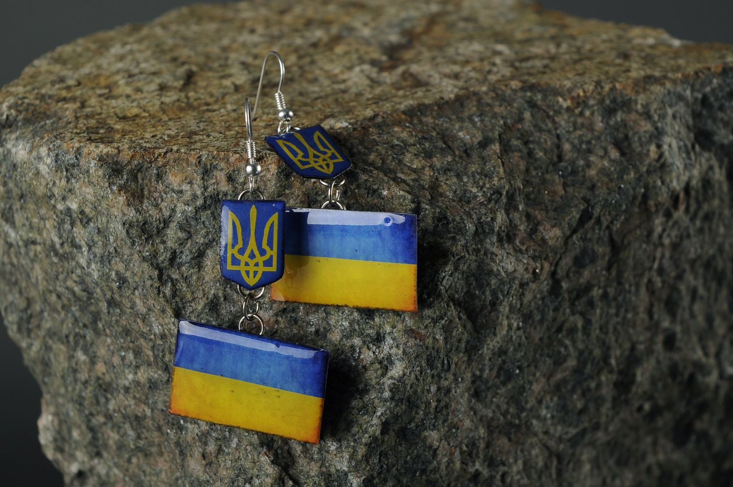 Boucles d'oreilles avec trident et drapeau ukrainiens photo 2
