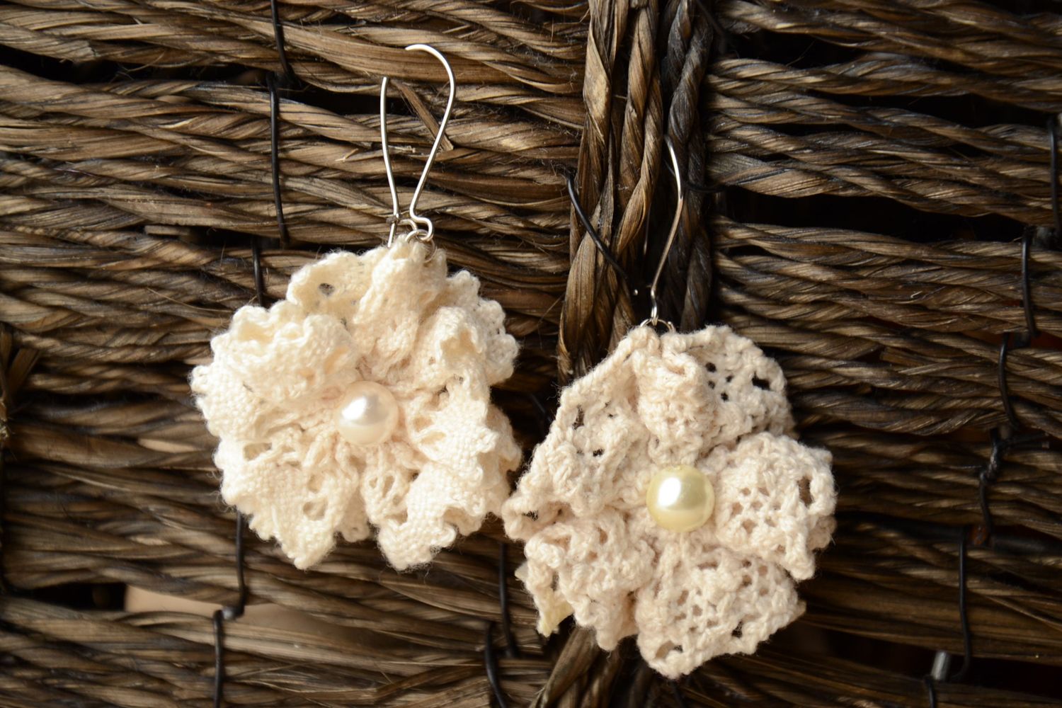 Lacy earrings with pearls photo 1