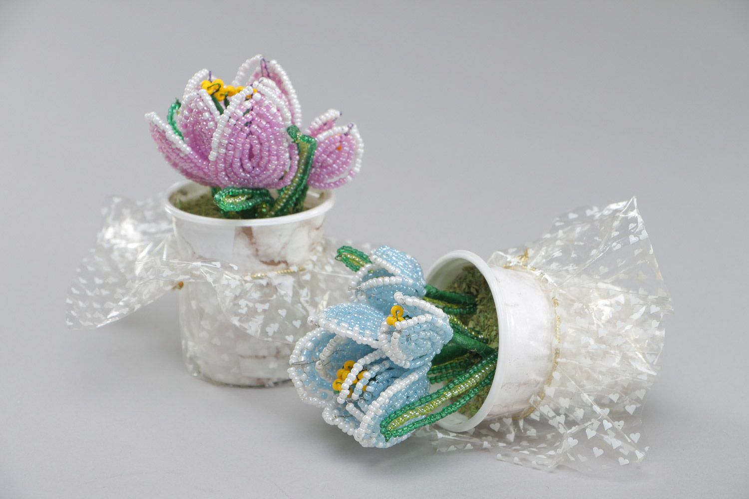 Set of handmade artificial flowers woven of Chinese beads in the shape of spring crocuses 2 items photo 4