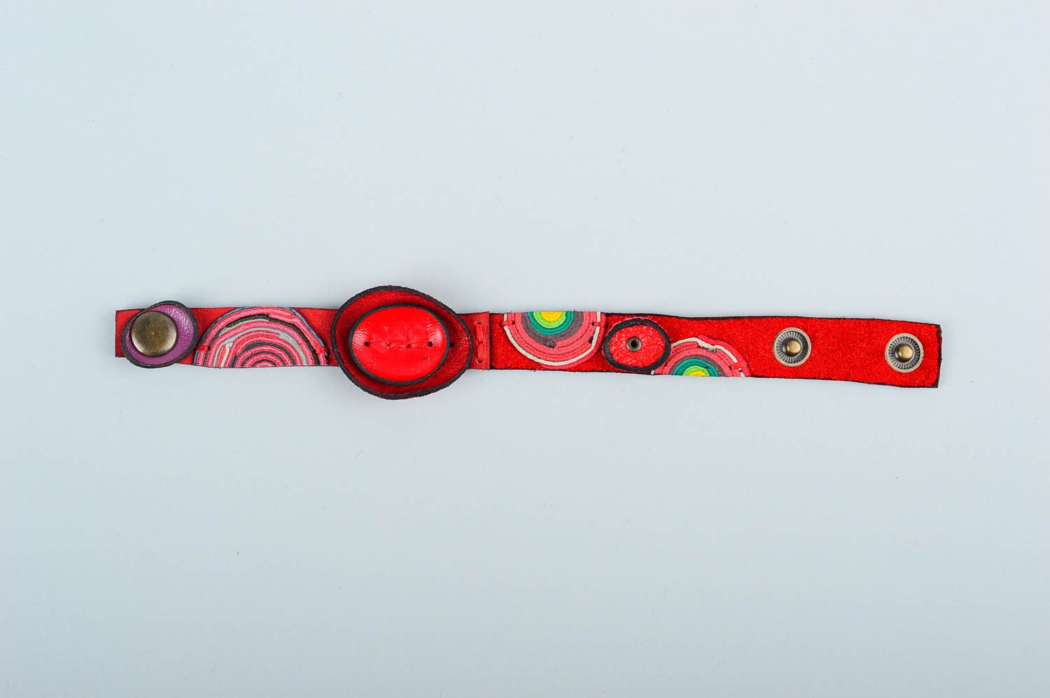 Bracelet en cuir rouge Bijou fait main design original Cadeau pour femme photo 2